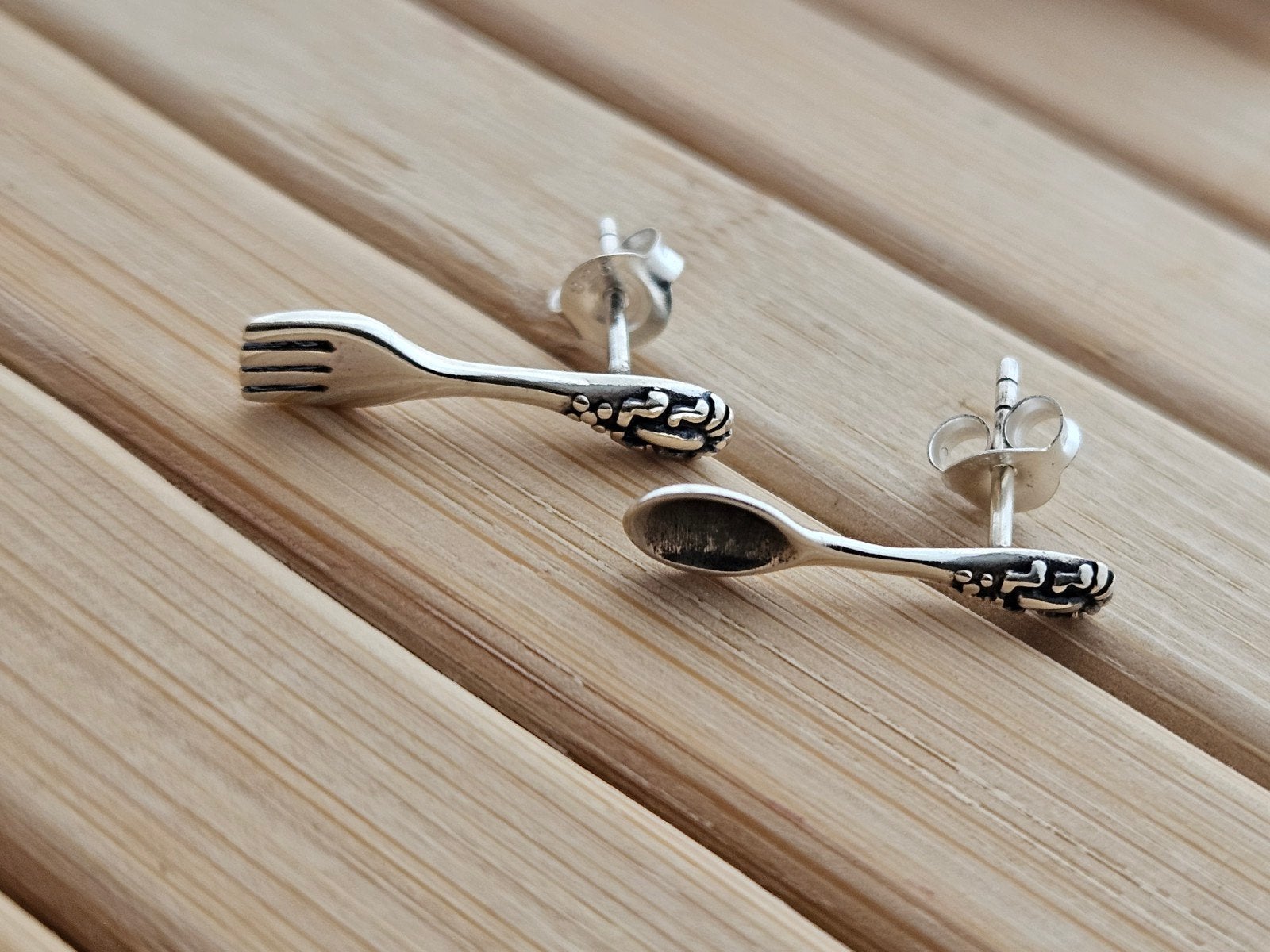 sterling zilveren Bali mes en vork oorbellen, Nieuw, Ophalen of Verzenden, Knopjes of Stekers, Zilver