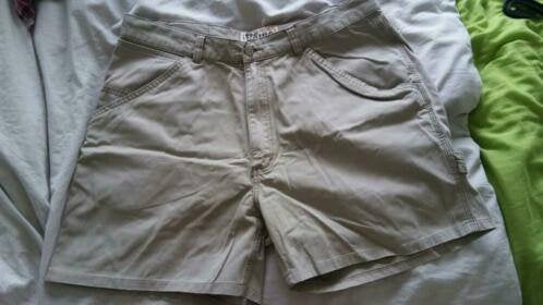 Korte broek heren beige maat L, Kleding | Heren, Broeken en Pantalons, Ophalen of Verzenden, Gedragen, Maat 52/54 (L), Beige