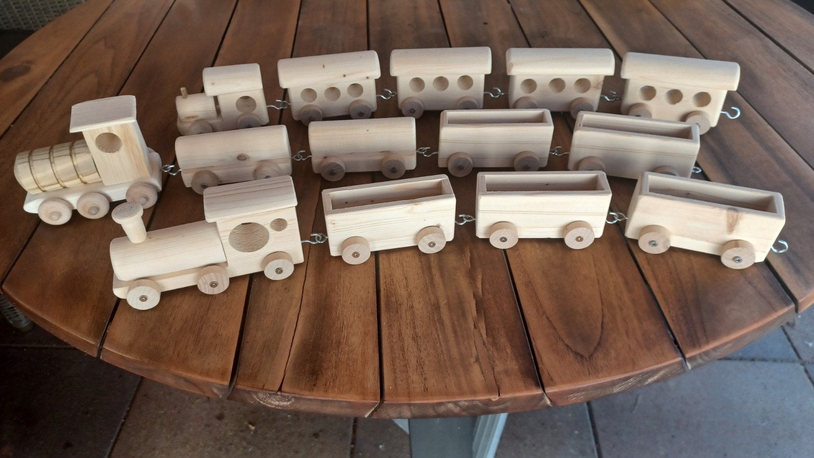 Houten speelgoedtrein met wagons, Ophalen of Verzenden