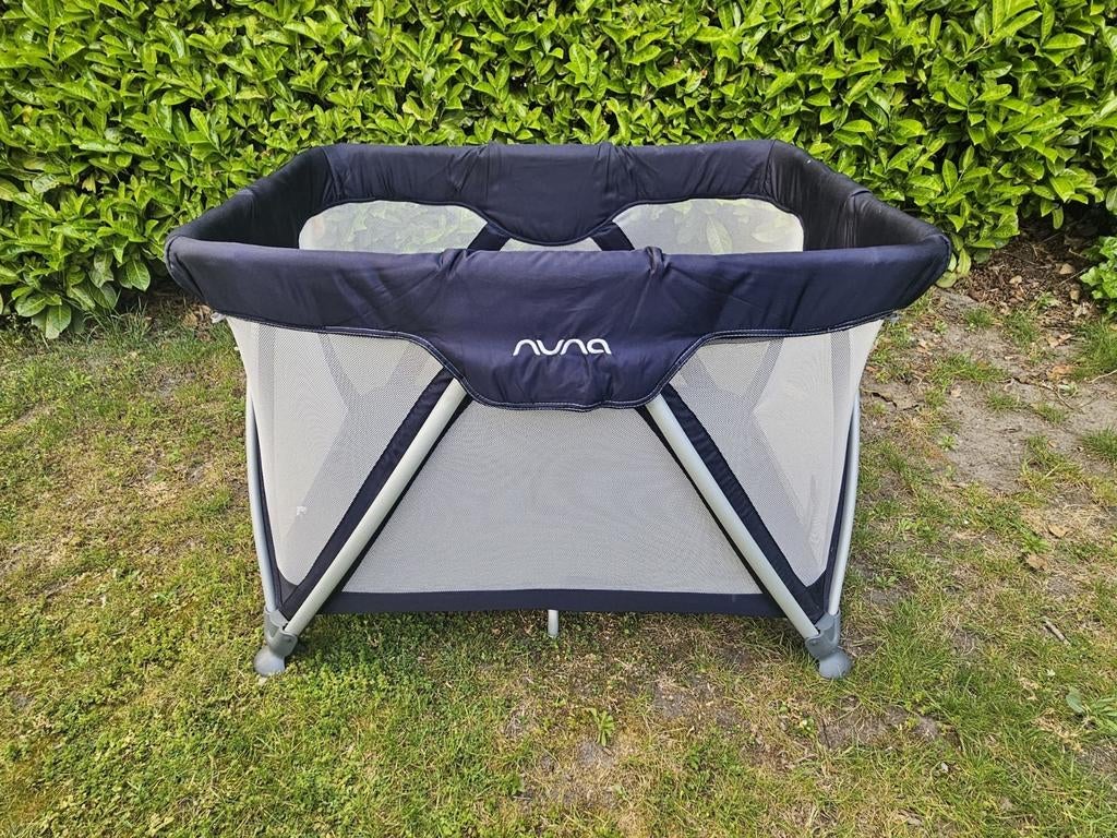 Nuna Sena - campingbed / reisbed met aankleedvak / box, Kinderen en Baby's, Ophalen, Reisbedje