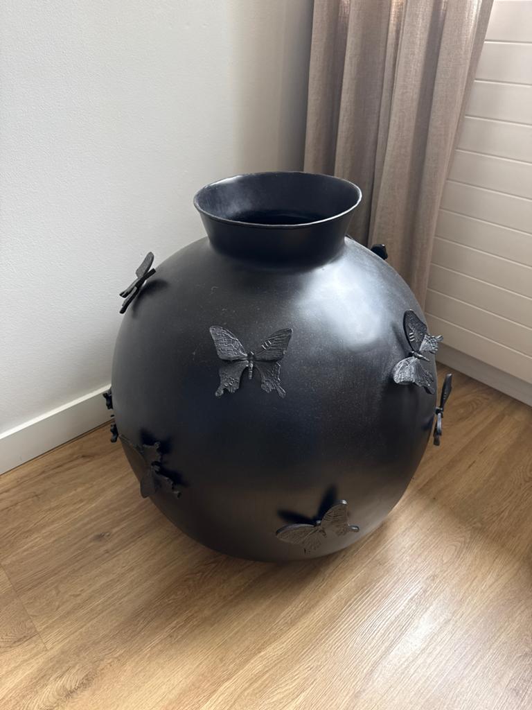 Colmore grote zwarte vlinder pot/vaas met/zonder olijfboom, Ophalen, Overige materialen, Zwart, Zo goed als nieuw