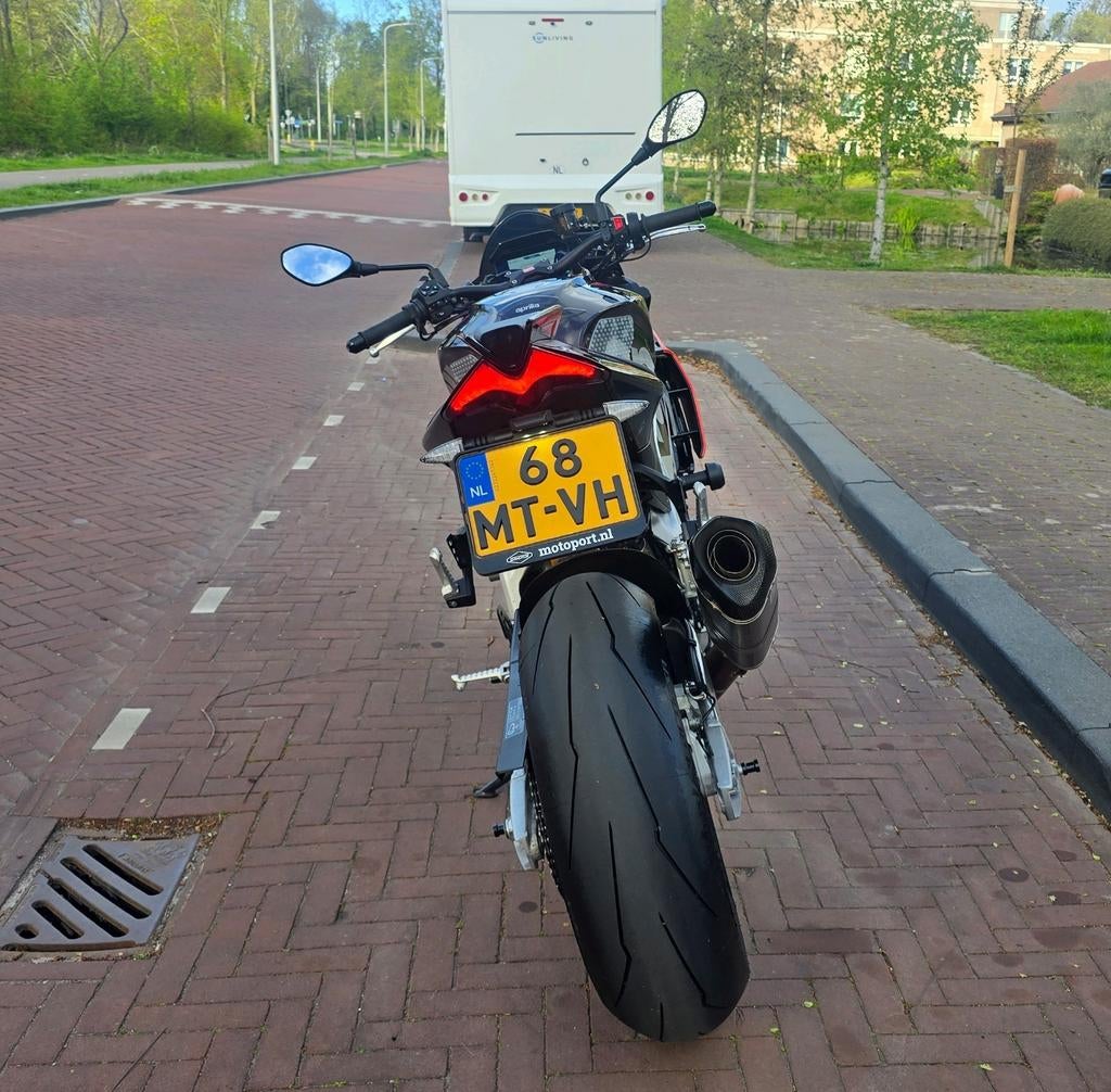 Aprilia Tuono V4 1100 Factory, Overige merken, Occasion, 4 cilinders, Motorrijbewijs A