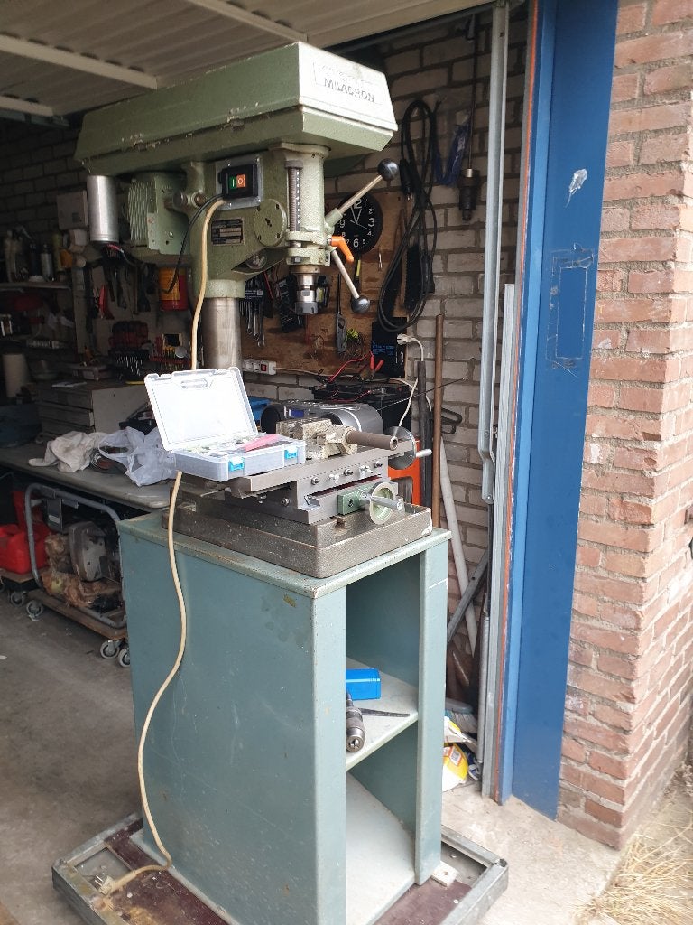 CINCINNATI MILACRON BOOR/FREESMACHINE, Ophalen, Zo goed als nieuw, Metaaldraaibank