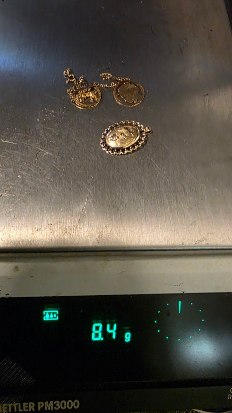 8,4 gr. goud en 22 gram zilver