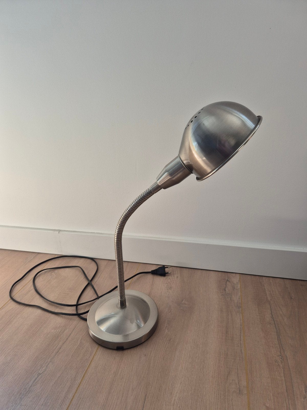 IKEA Bureaulamp/Tafellamp met flexibele arm, Huis en Inrichting, Bureaulamp, Zo goed als nieuw, IKEA, Metaal