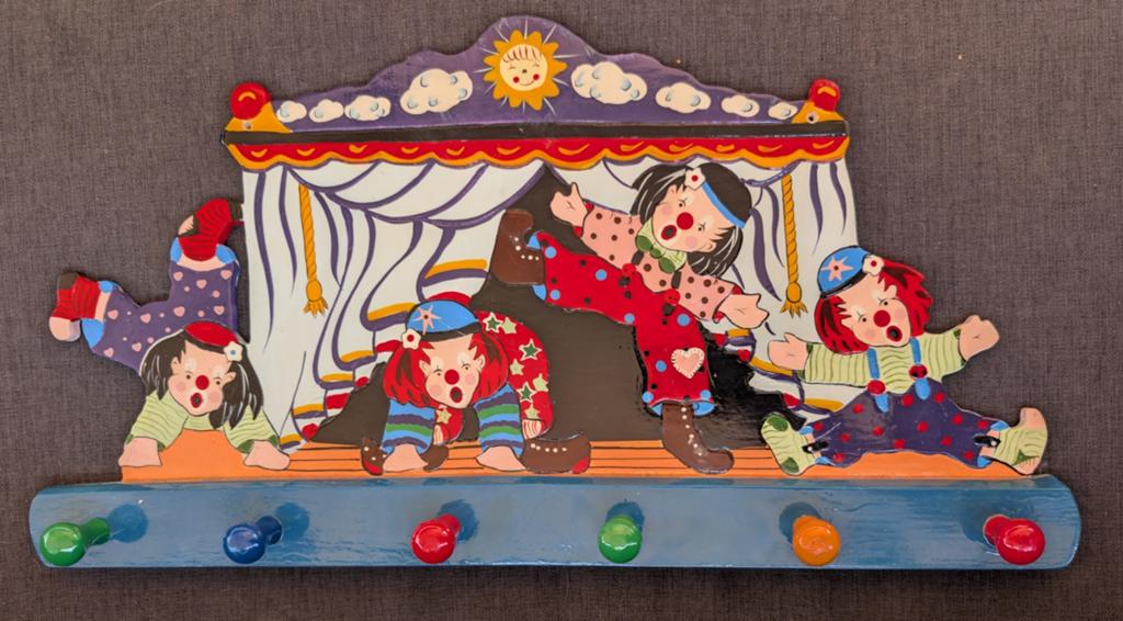 Vrolijke kinder kapstok met circusclowns, Minder dan 50 cm, Gebruikt, Kindvriendelijk, Speels, Circus, Ophalen of Verzenden