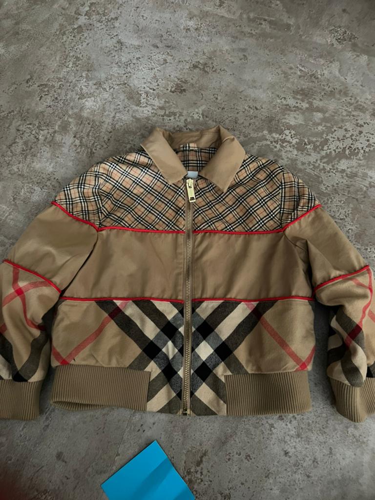 BURBERRY jas maat 116 origineel zgan, Kinderen en Baby's, Ophalen of Verzenden, Zo goed als nieuw, Meisje, Jas