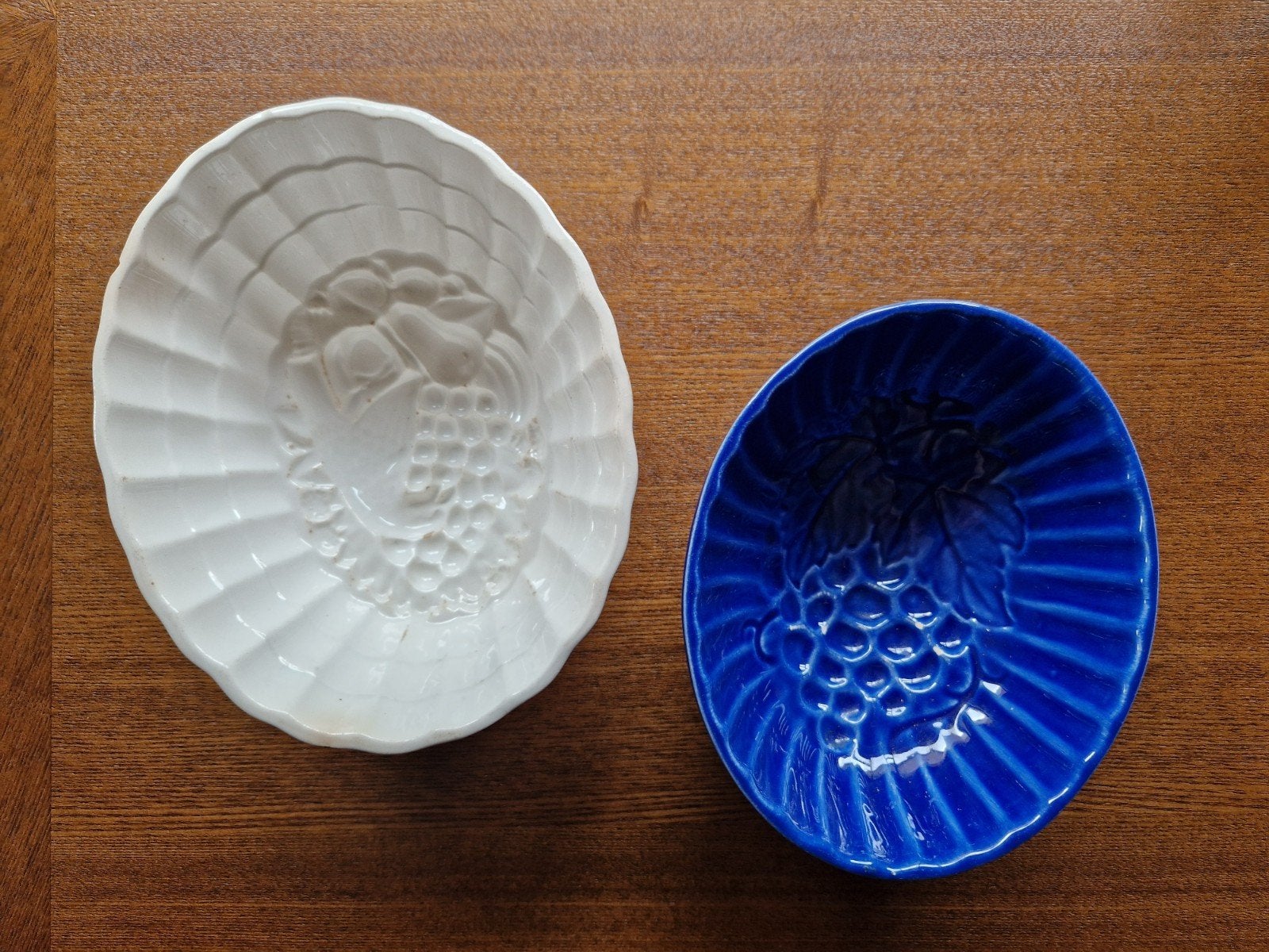 Twee verschillende puddingvormen van keramiek, Ophalen of Verzenden