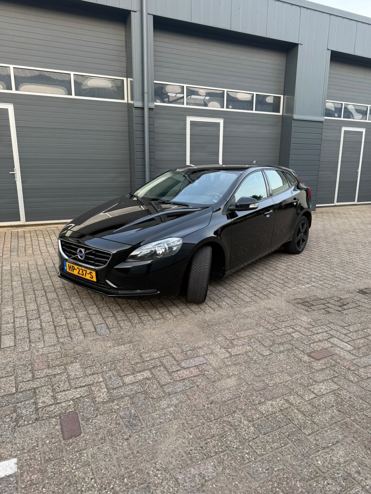 Volvo V40 2.0 D2 Momentum Business, Auto's, Voorwielaandrijving, Dealer onderhouden, Stof, Gebruikt