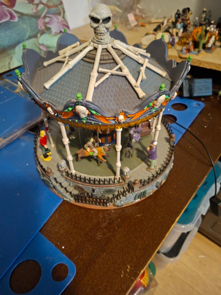 Lemax Spooky Town Scary-Go-Round met adapter, Ophalen of Verzenden, Gebruikt