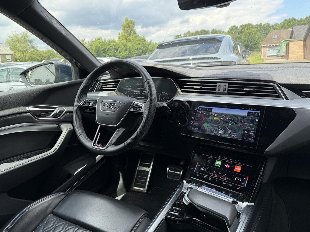Audi Q8 Sportback e-tron 55 quattro S Edition Competition 11, Auto's, Audi, Automaat, 131 €/maand, Zwart, Blauw