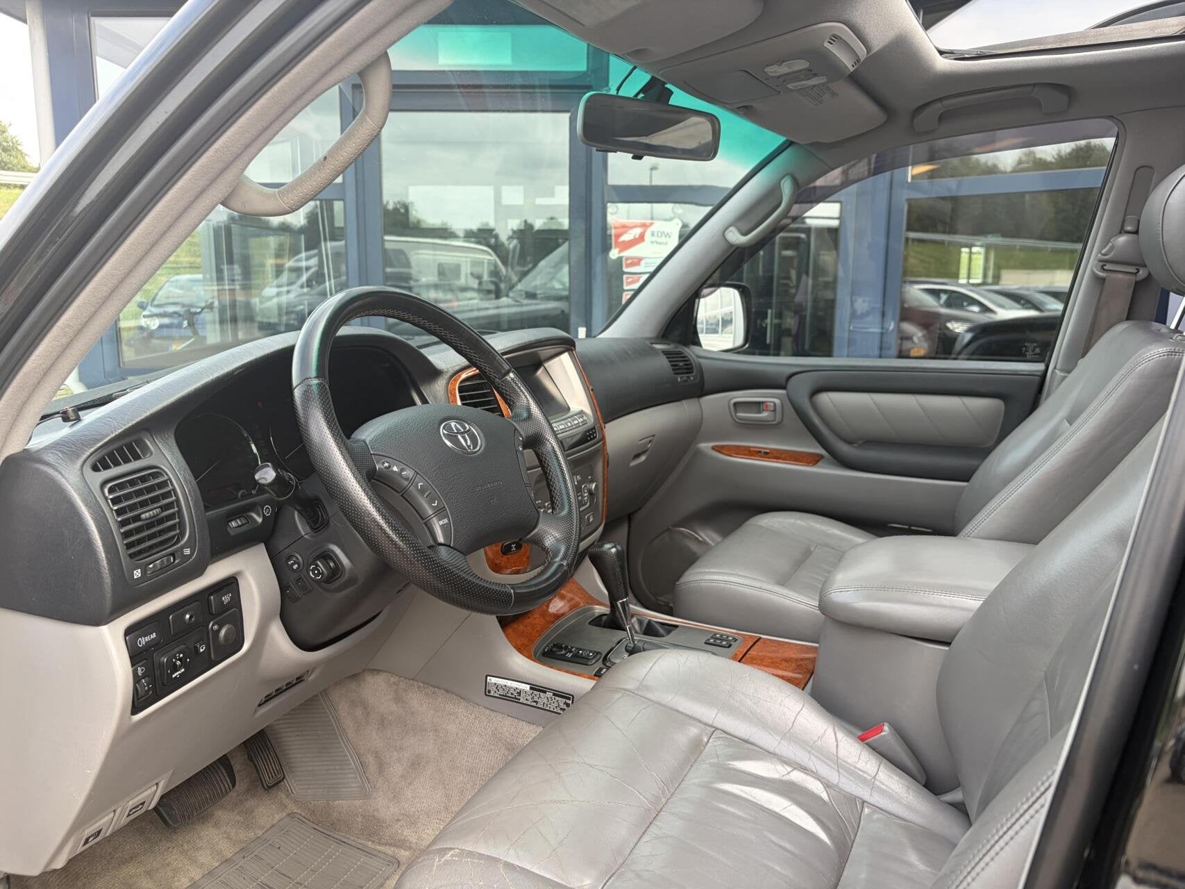 Toyota LandCruiser 100 4.7i V8 Executive 7 persoons APK 6-27, Auto's, Automaat, 238 pk, Gebruikt, 8 cilinders