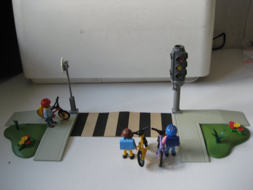 playmobil zebrapad stoplicht 3 kinderen op de fiets, Ophalen of Verzenden, Zo goed als nieuw