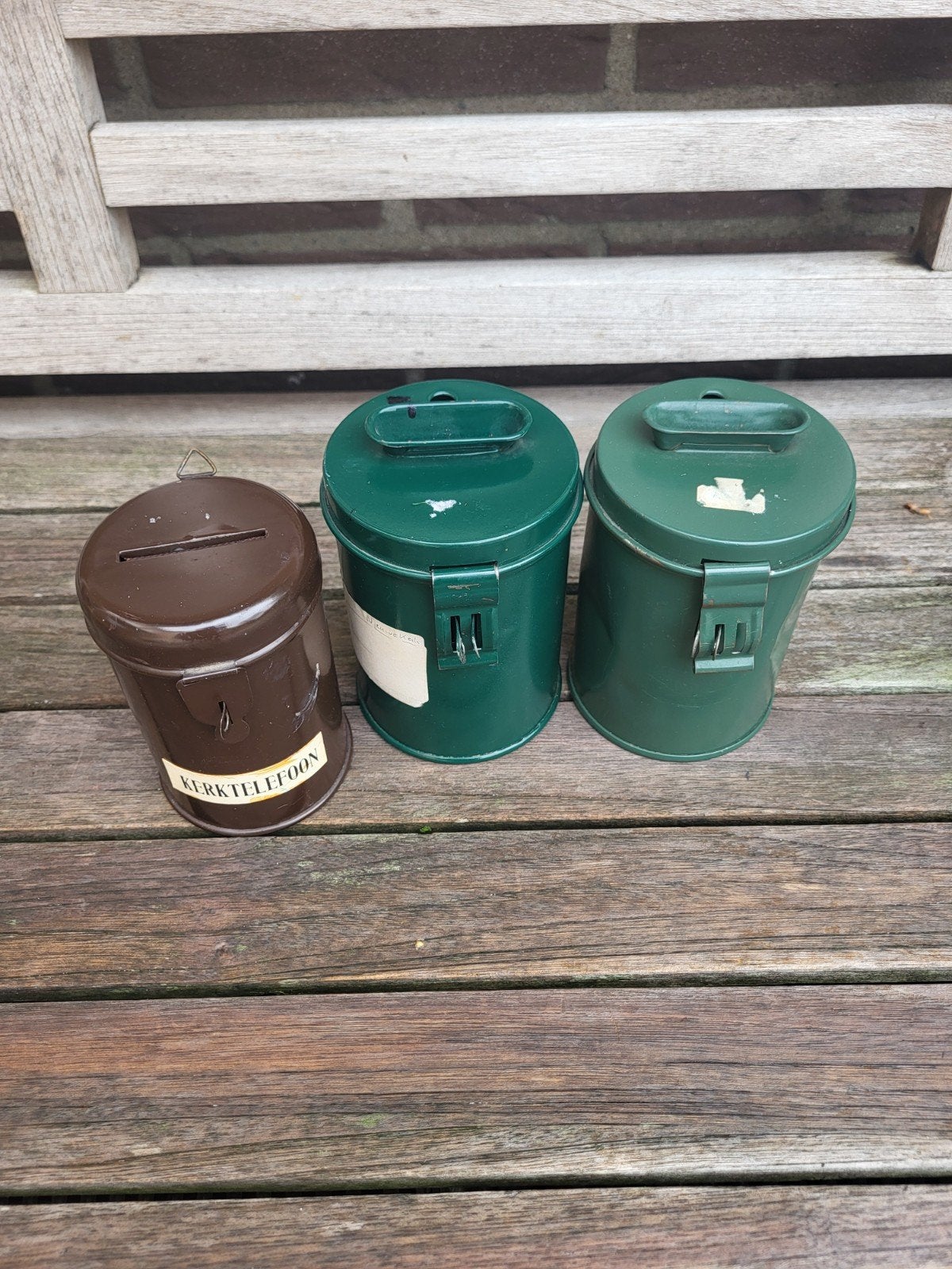 Set van 3 vintage collectebussen spaarpotten, 11-13 cm hoog, Verzamelen, Spaarpotten, Ophalen of Verzenden, Gebruikt, Metaal of Blik