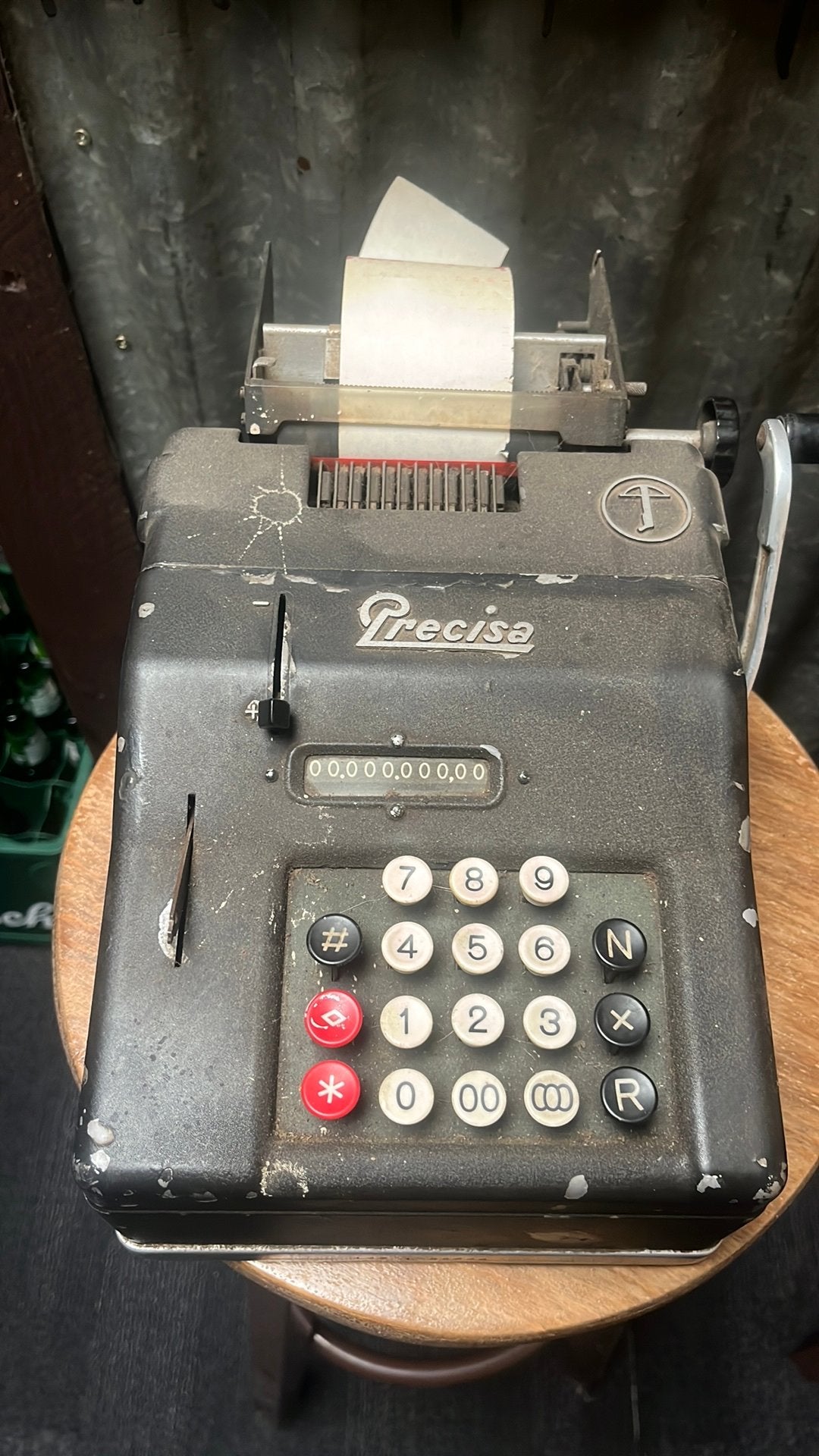 Antieke Precisa mechanische rekenmachine, Ophalen