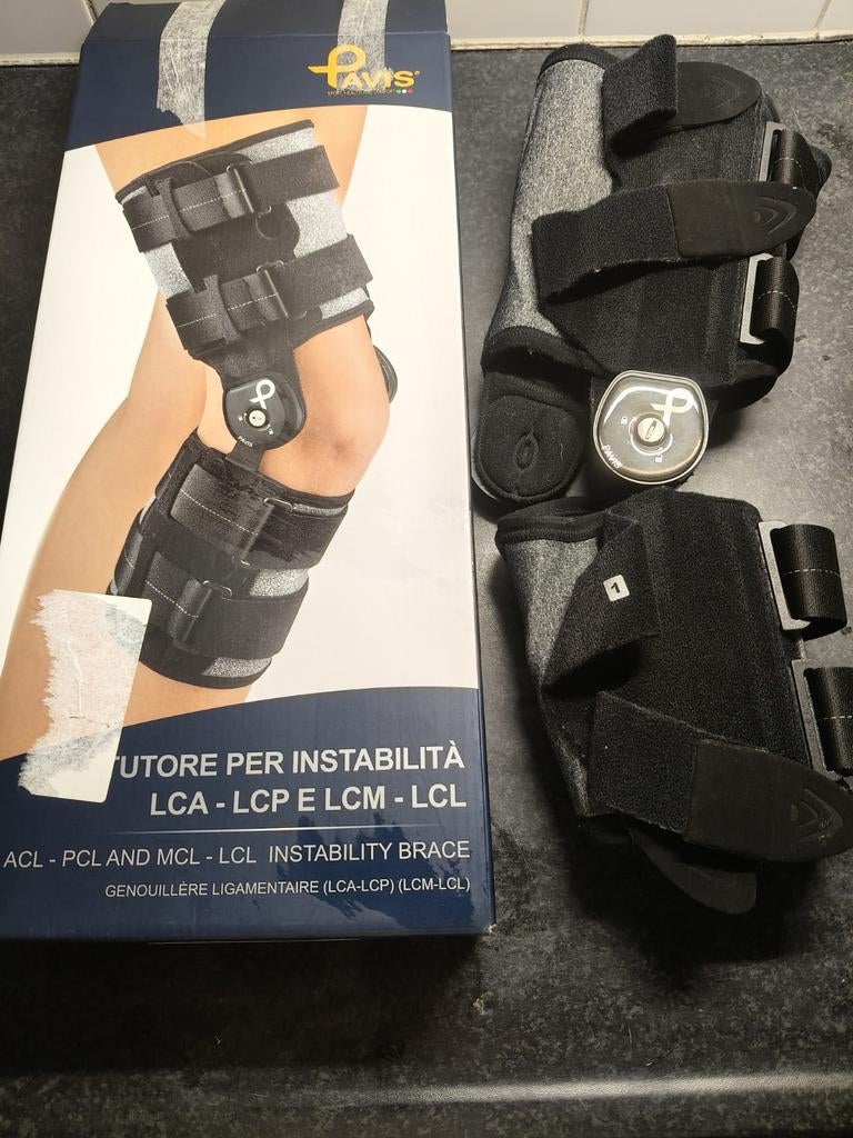 Pavis kniebrace links xs, Ophalen