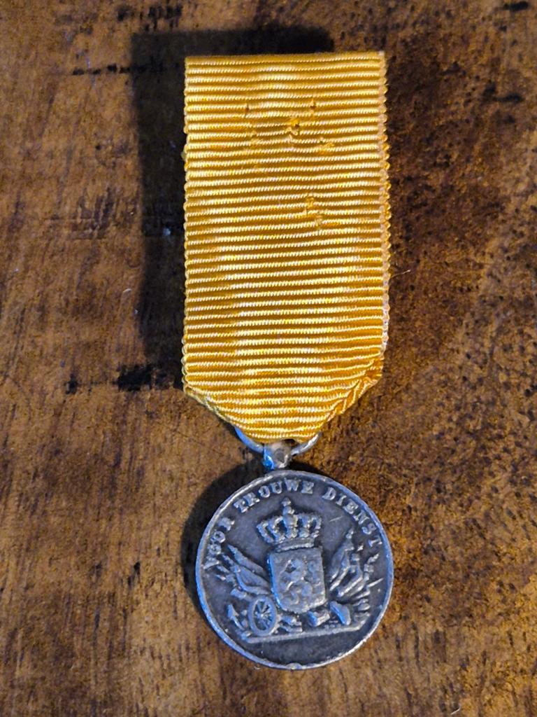 Miniatuur medaille trouwe dienst onderofficier zilver, Ophalen of Verzenden, Landmacht, Nederland, Lintje, Medaille of Wings