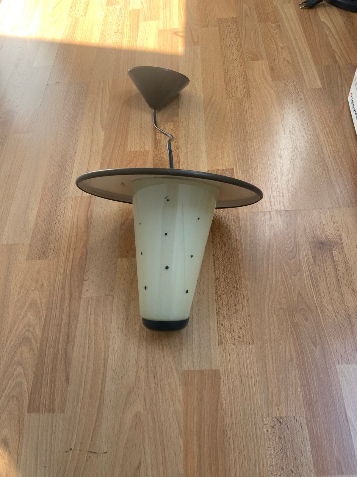 Vintage hanglamp met melkglas en metalen kap, Ophalen of Verzenden, Gebruikt, Glas, E27 (groot)