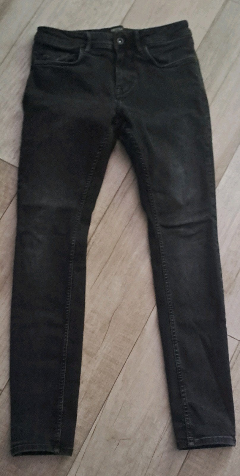 Twee Mooie Zwart/Grijze Spijkerbroeken van Refill Maat 30-32, Ophalen of Verzenden, Zo goed als nieuw, Zwart, W32 (confectie 46) of kleiner