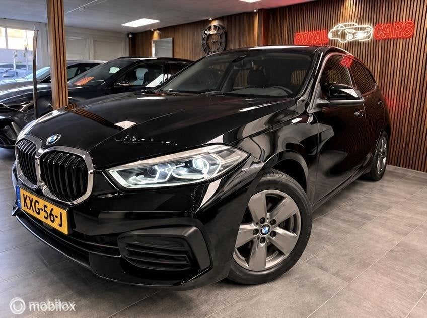 BMW 1-serie 118i EDE Corporate Lease | Lederen bekleding, Auto's, Gebruikt, Zwart, Bedrijf, 3 cilinders