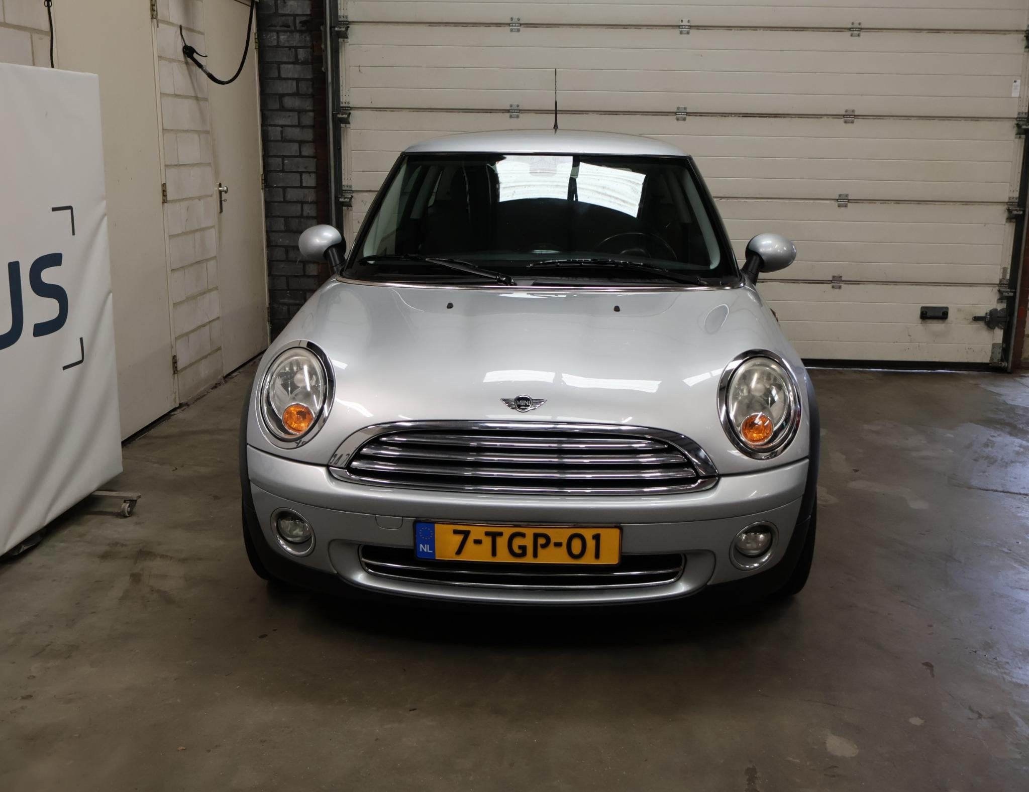 Mini Mini 1.6 Cooper Airco 11-26 APK, Voorwielaandrijving, Stof, Gebruikt, 4 cilinders