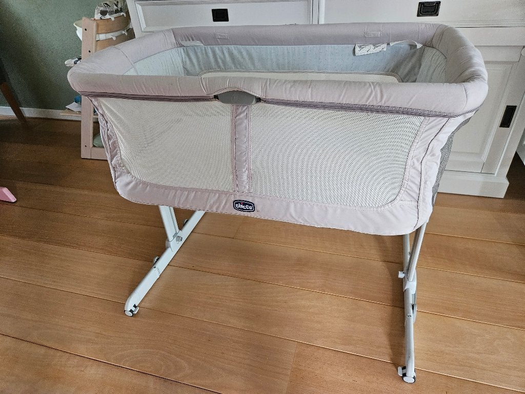 Chicco next2me cosleeper met matras en muggennet, Ophalen, Gebruikt, Wieg