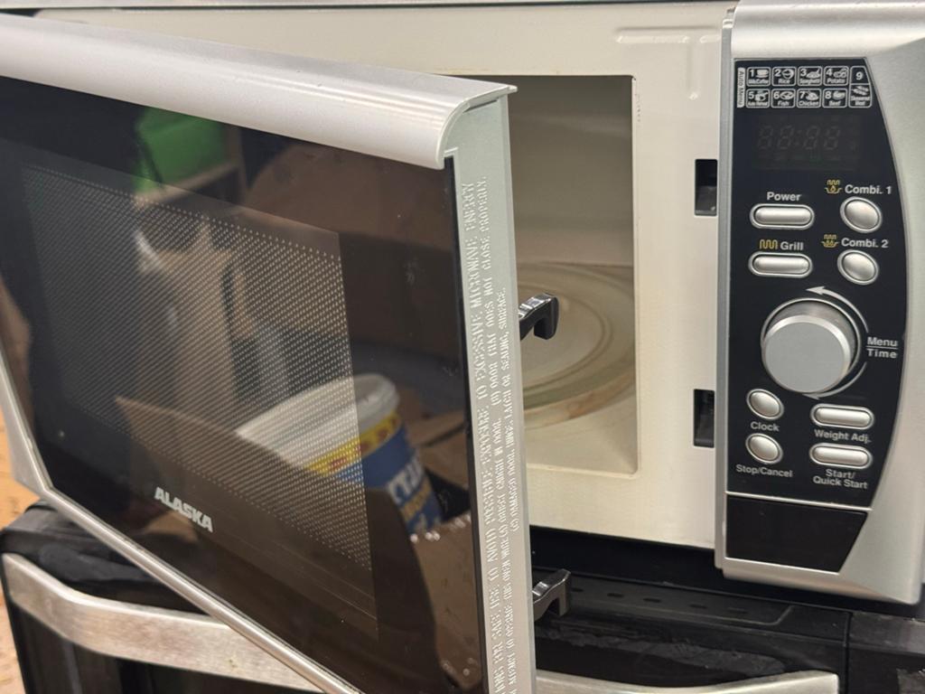 Alaska Combimagnetron met Grill - Zilver, Ophalen, Combimagnetron, Gebruikt, Grill