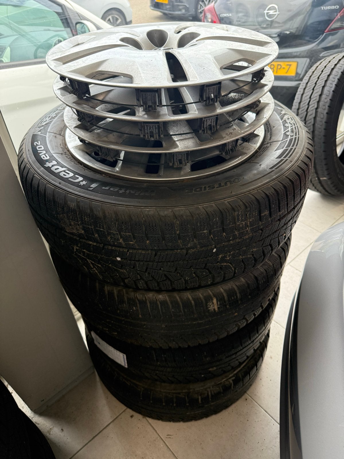 Winterbanden / velgen en Opel wieldoppen 215/60-16, Gebruikt, 16 inch, Banden en Velgen, Personenwagen