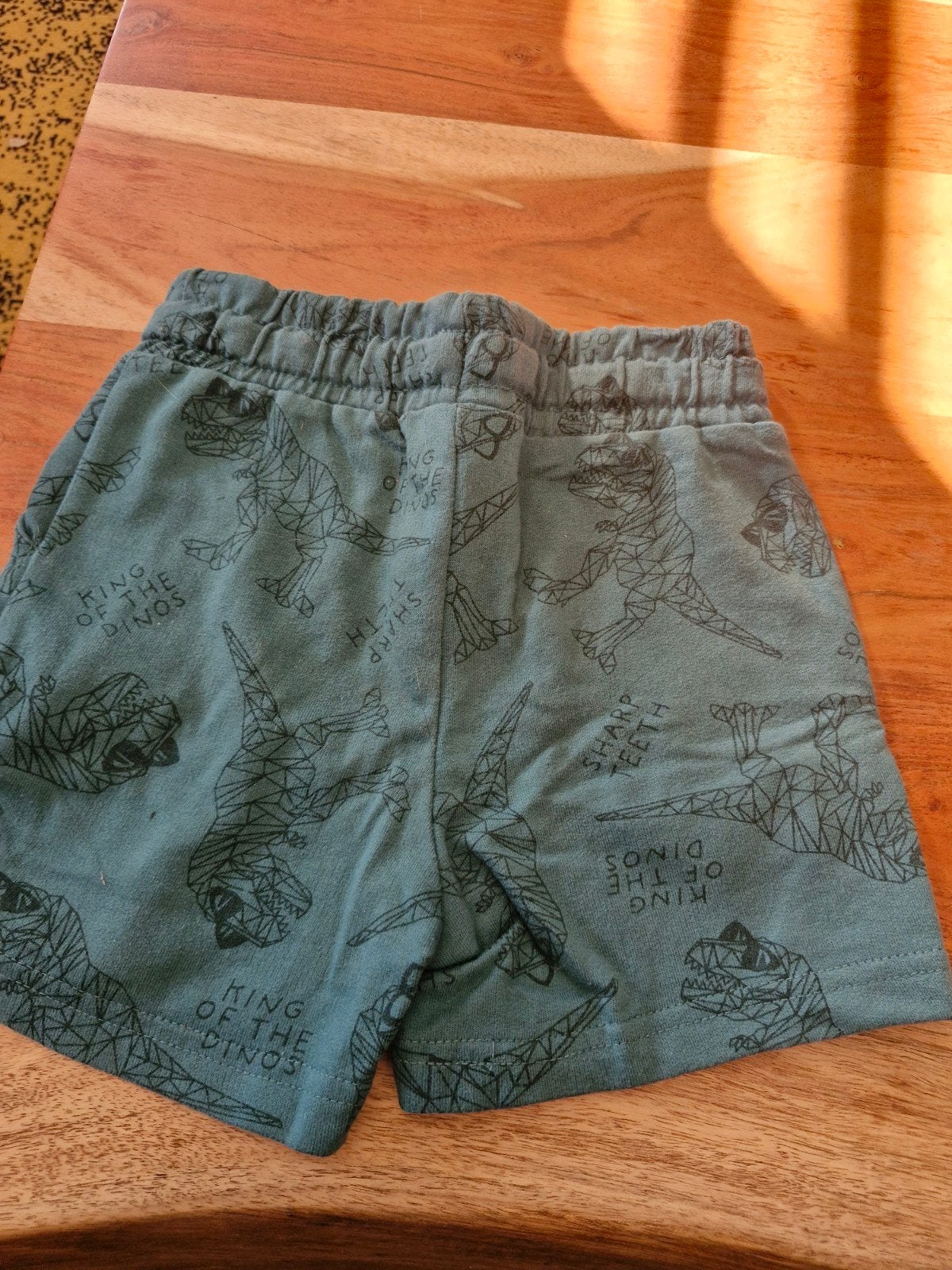 Groene Dino korte broek maat 98, Broek, KIK, Onbekend, Ophalen of Verzenden