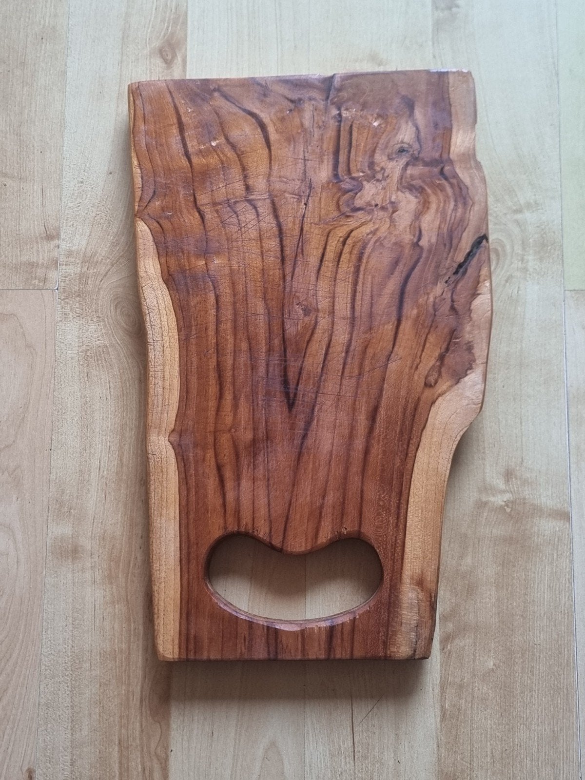 Olijfhouten snij-/serveerplank met handvat. Massief., Gebruikt, Hout, Snij-/serveerplank, Ophalen of Verzenden