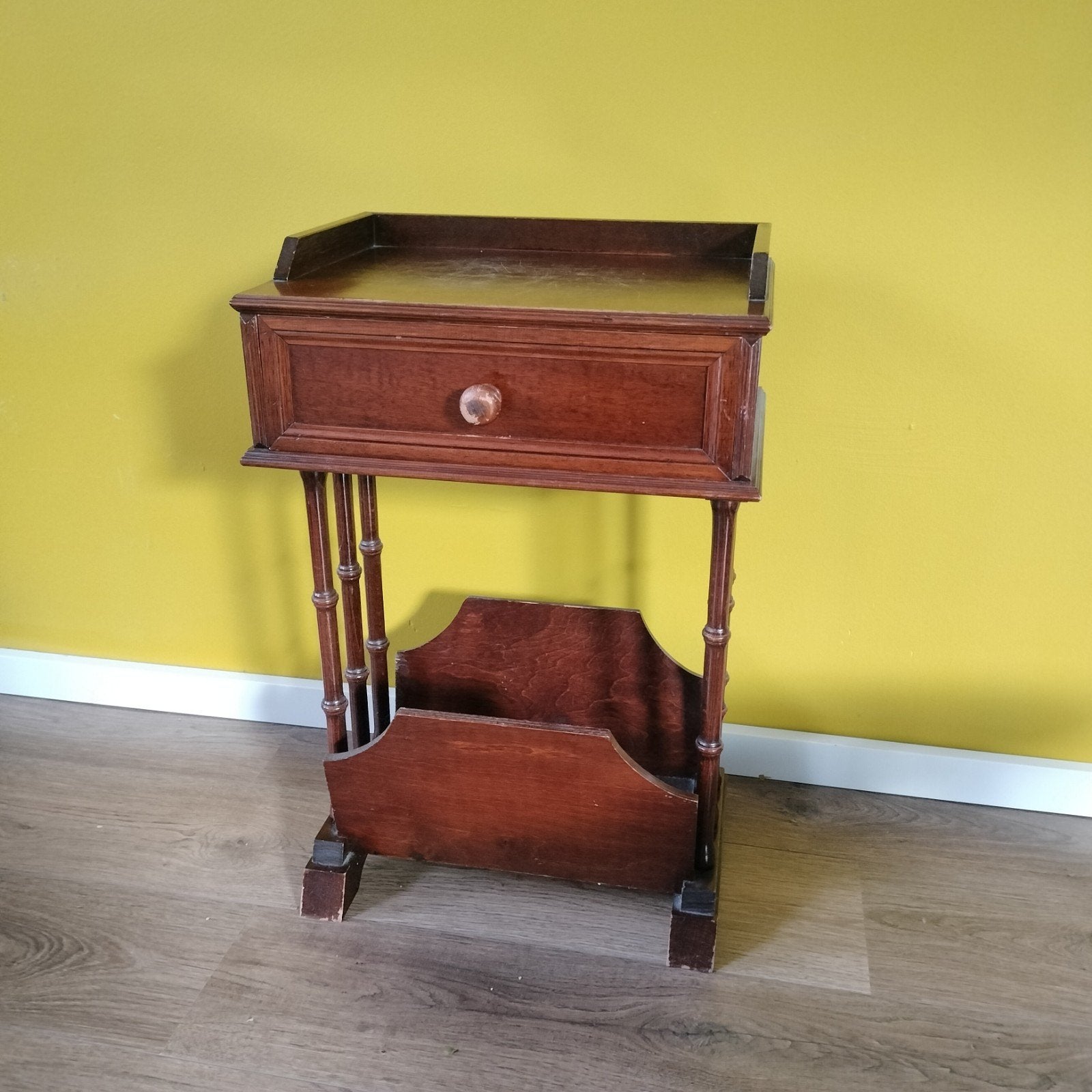 Vintage bijzettafel met lade en tijdschriftenrek, Ophalen