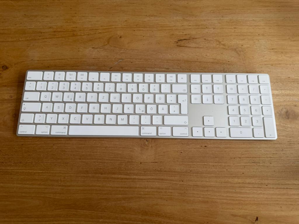 Apple Magic Keyboard met numeriek deel Qwertz, Computers en Software, Toetsenborden, Ophalen of Verzenden, Overige indelingen