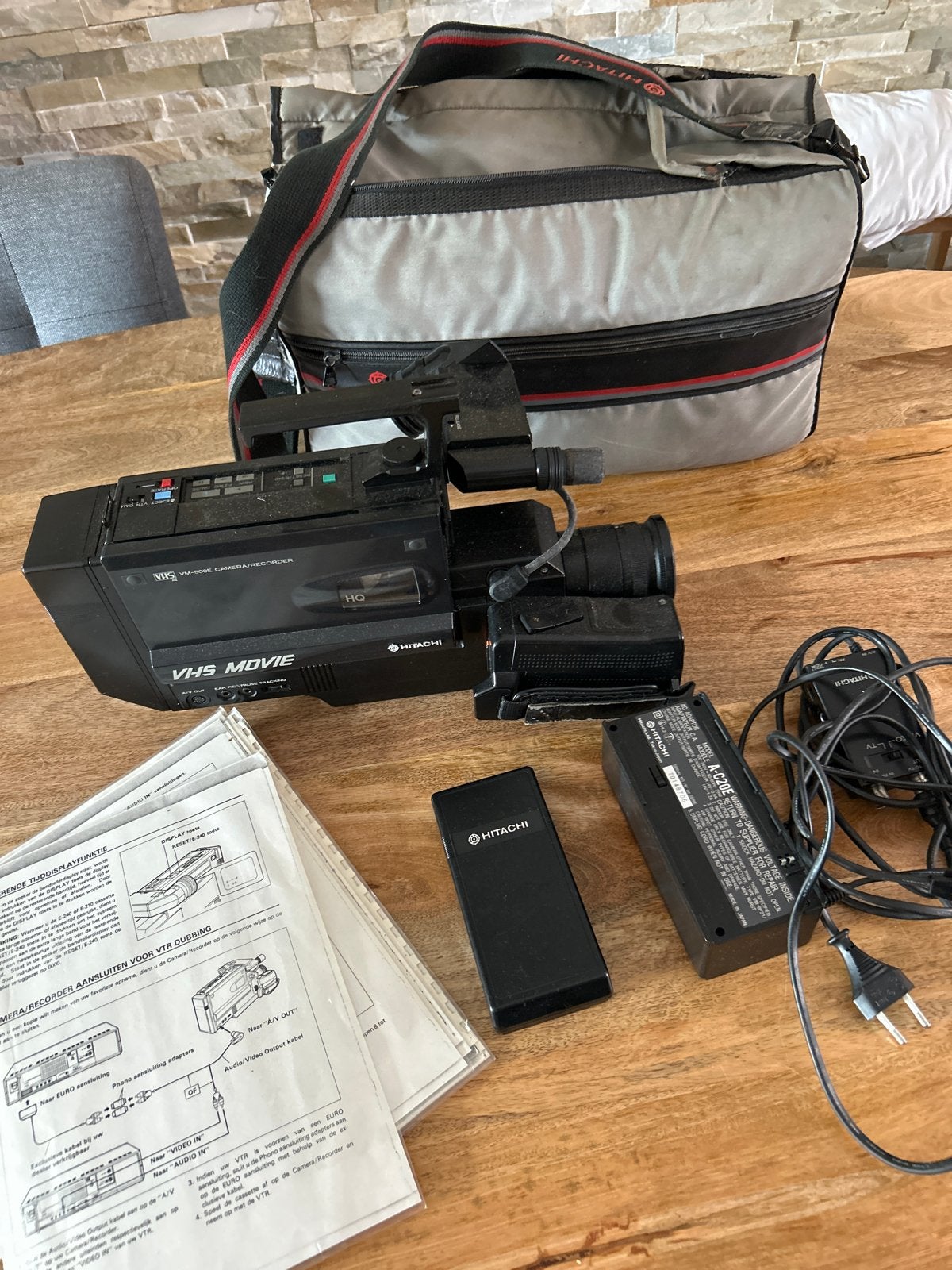 Hitachi VHS Movie VM-500E Camera/Recorder met accessoires, Ophalen of Verzenden, VHS of SVHS, Camera