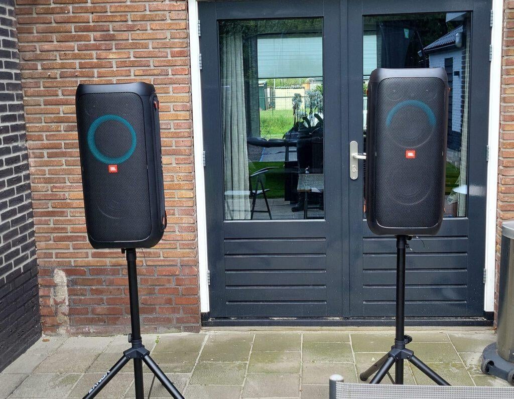 Te huur: JBL Partybox 320 (+ Microfoons), Hobby en Vrije tijd, Feestartikelen | Verhuur, Ophalen, Zo goed als nieuw, Overige