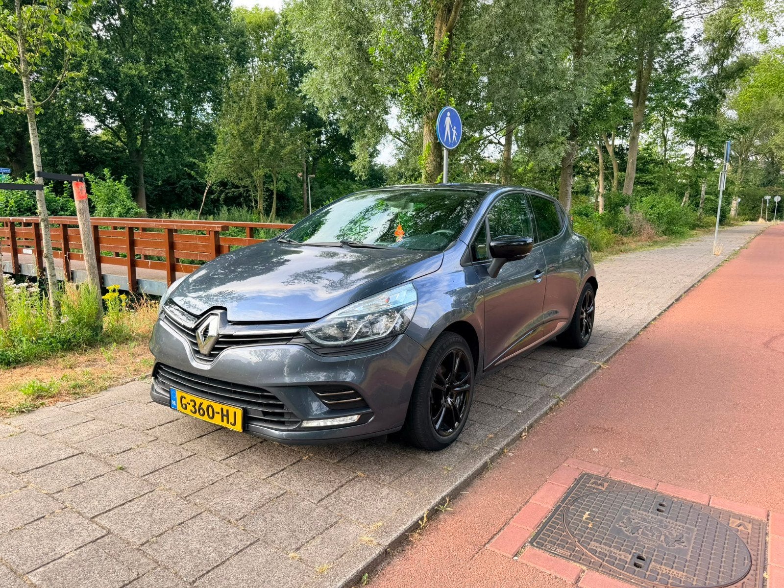 Renault Clio Energy TCe 90pk Eco2 S&S 2017 Grijs, 898 cc, 1057 kg, 49 €/maand, 1200 kg