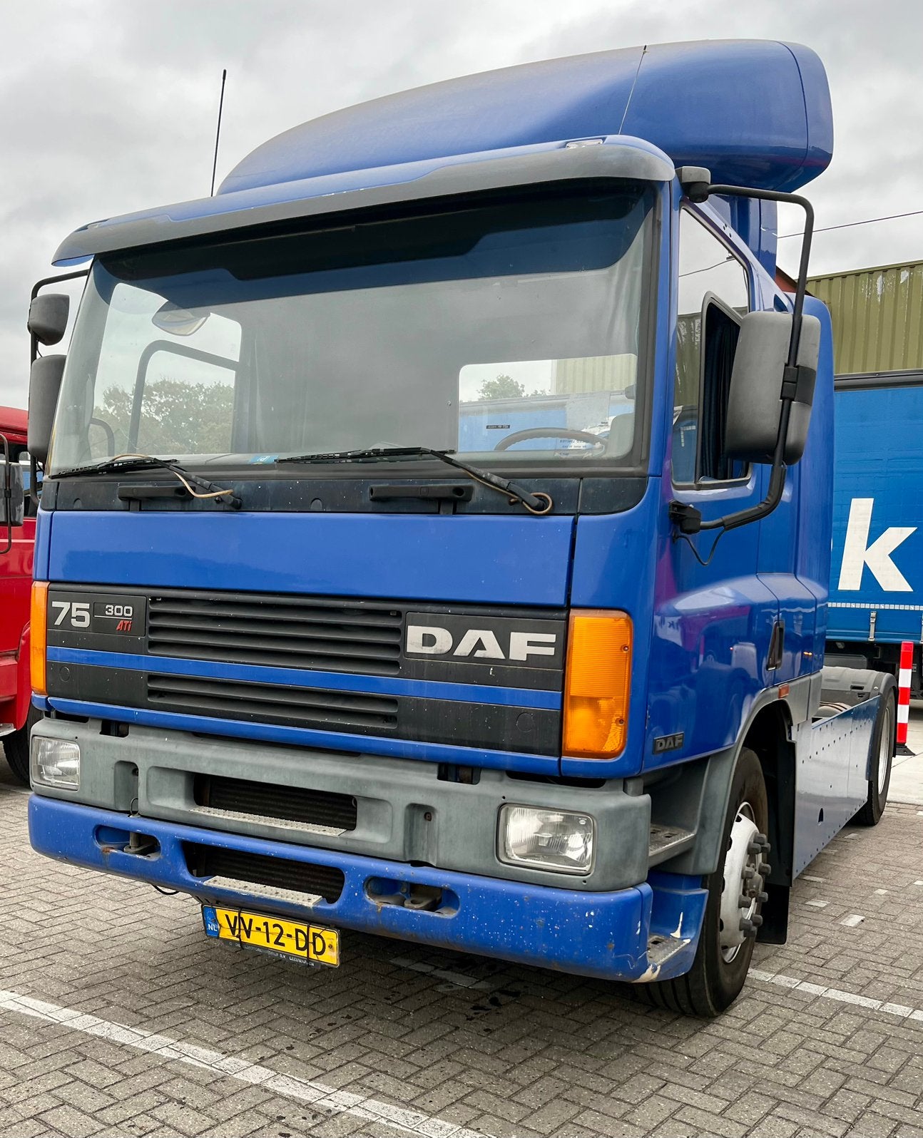 DAF CF75.300, Auto's, Stof, Blauw, 300 pk, Bedrijf