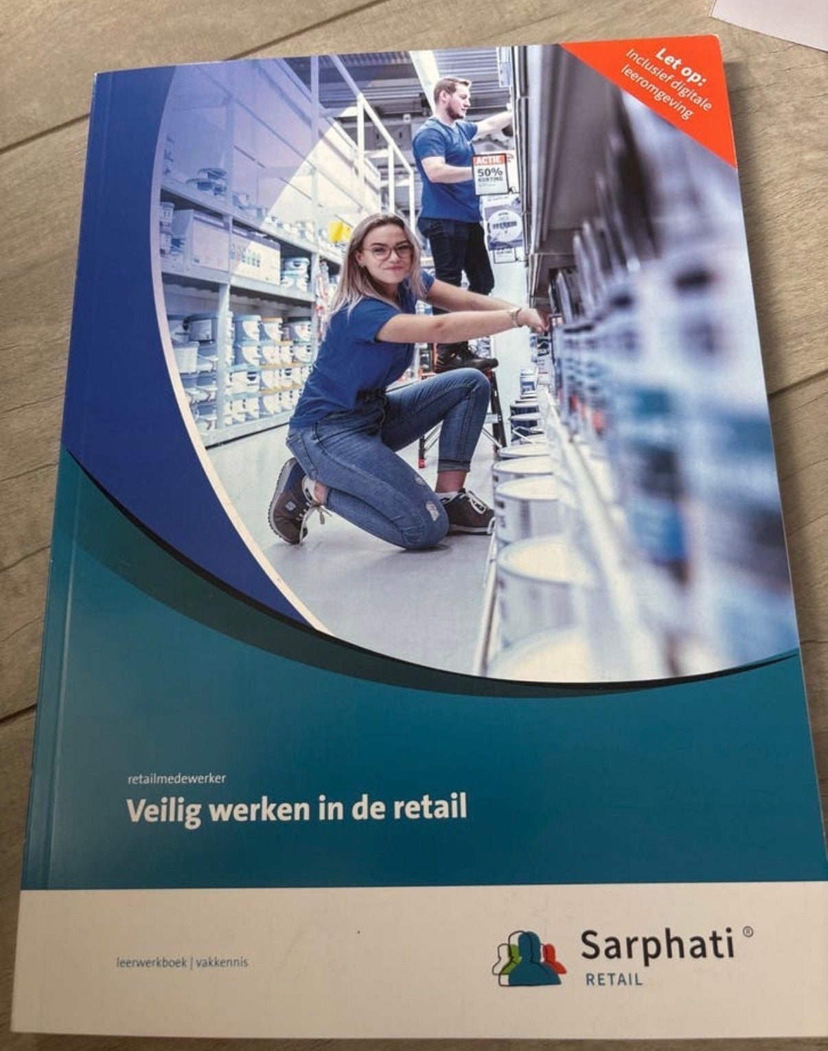 Veilig werken in de retail - Zonder digitale licentie, Ophalen of Verzenden, Zo goed als nieuw, MBO