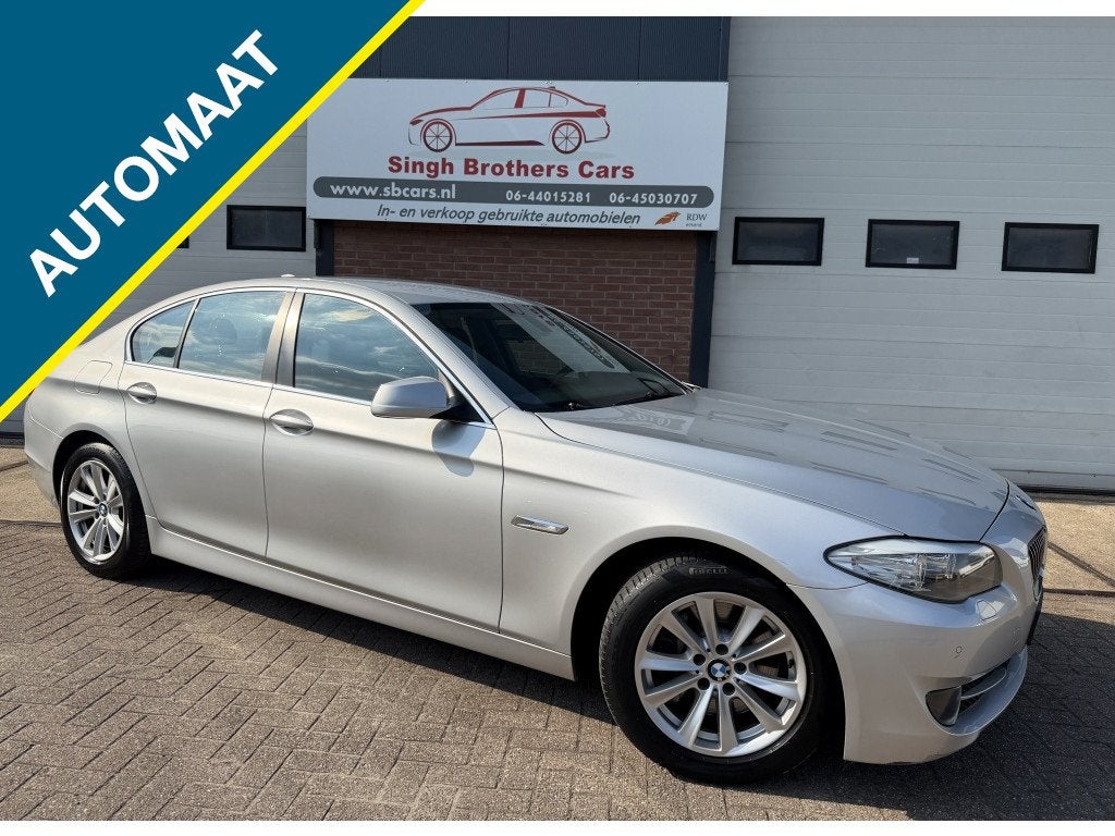 BMW 5 Serie 528i/259PK/AUT/NAP/LEER/CAMERA/INRUIL.MOG!, Auto's, Euro 5, Achterwielaandrijving, Gebruikt, 2000 kg