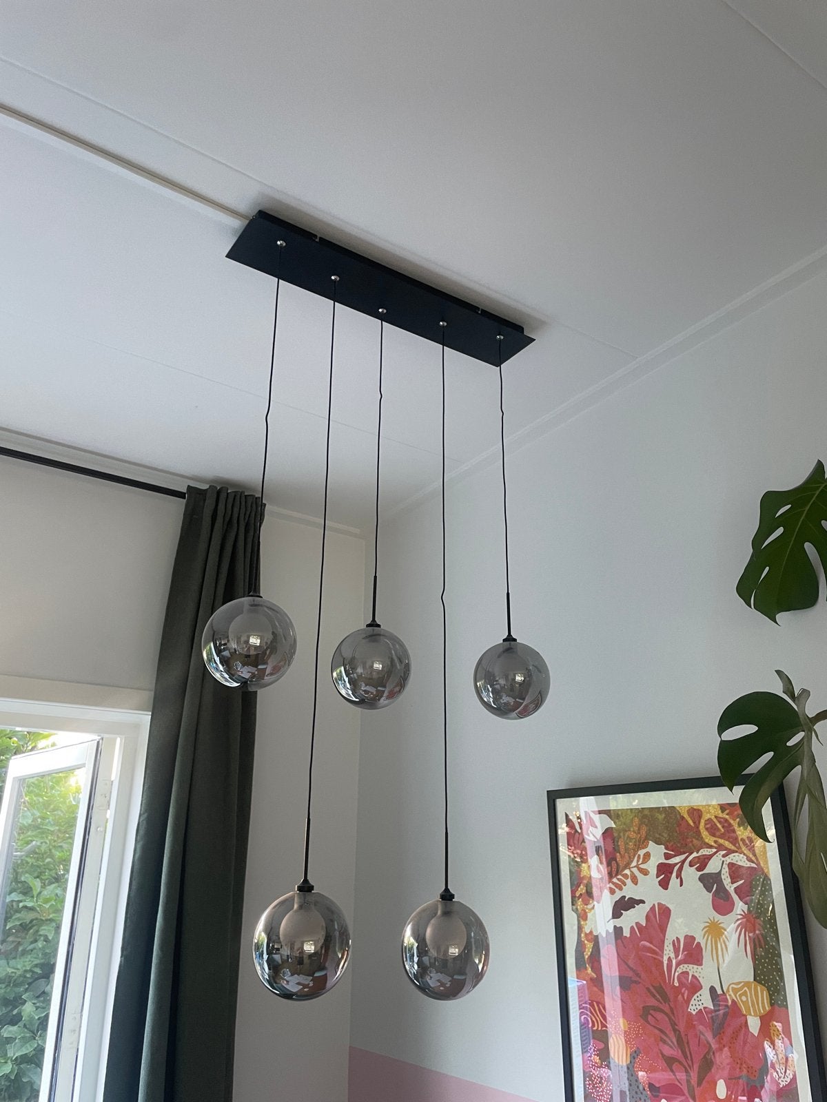 Moderne hanglamp met 5 rookglazen bollen (Made), Huis en Inrichting, Lampen | Hanglampen, Ophalen, Zo goed als nieuw, Glas, E14 (klein)