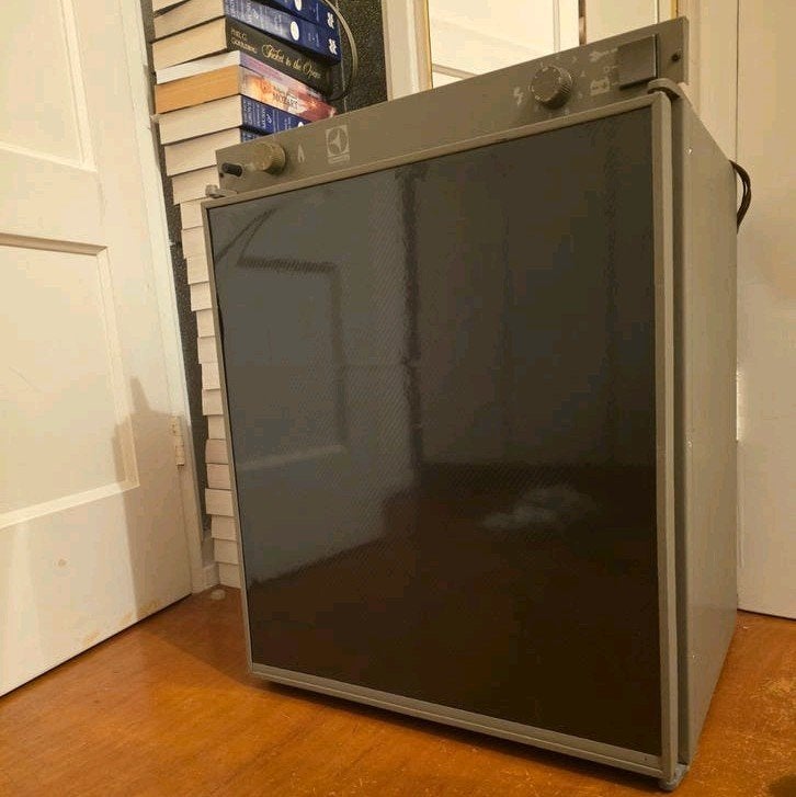 Electrolux RM 212 Koelkast - Compact 12v en 220v en gas, Witgoed en Apparatuur, Koelkasten en IJskasten, Ophalen of Verzenden
