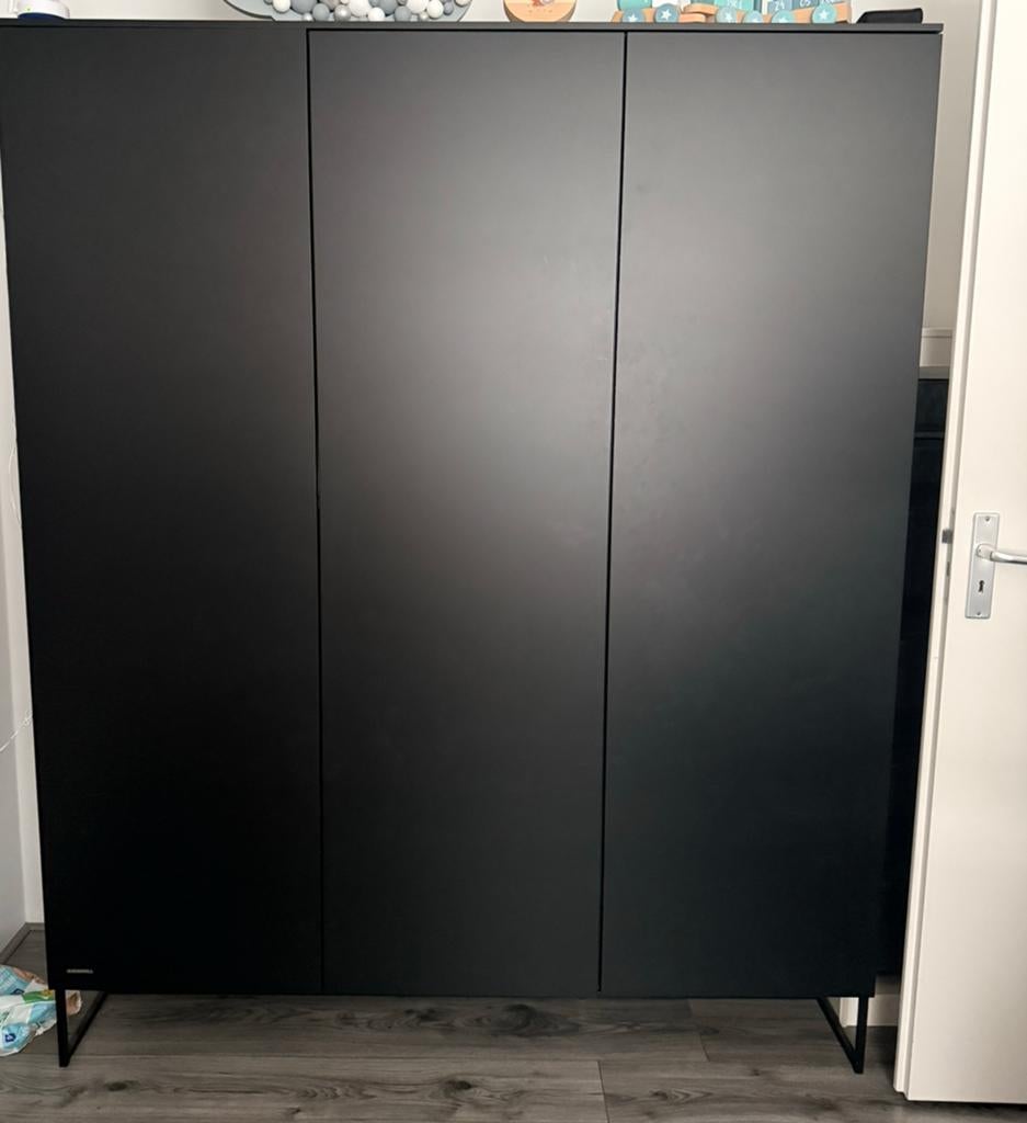Kidsmill kast 3 deurs, Ophalen, Zo goed als nieuw, 25 tot 50 cm