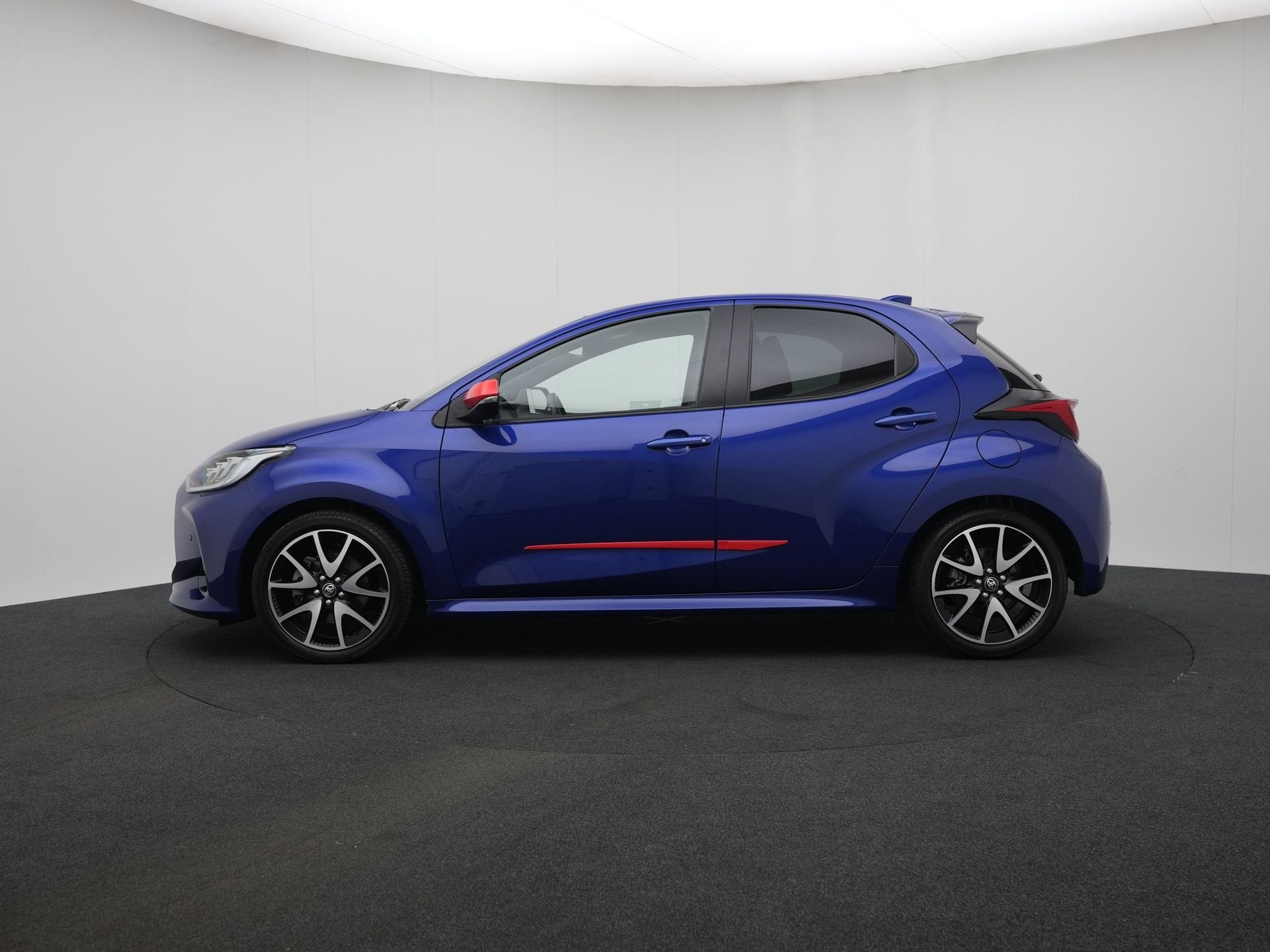 Toyota Yaris 1.5 Hybrid Executive Panoramadak | Premium Audi, Auto's, 12 maanden, 450 kg, Gebruikt, Euro 6