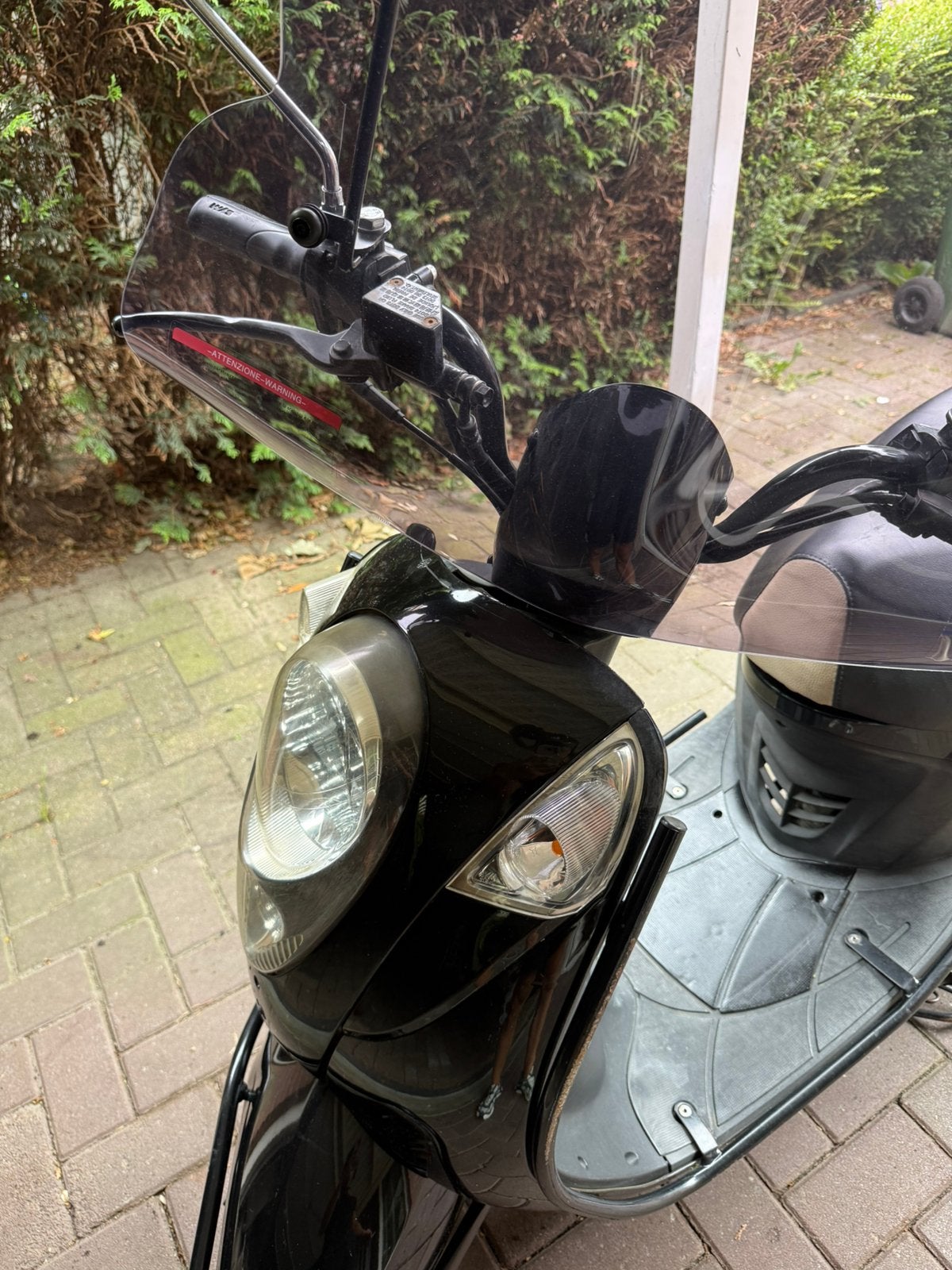 SYM mio Zwart, Fietsen en Brommers, Scooters | SYM, Ophalen, Zo goed als nieuw, Benzine, Mio