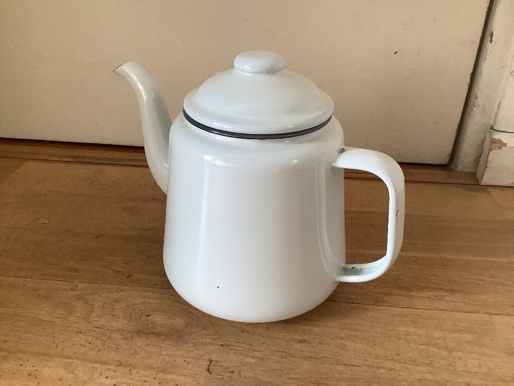 Emaille theepot, 1,5 liter 17 cm hoog., Ophalen