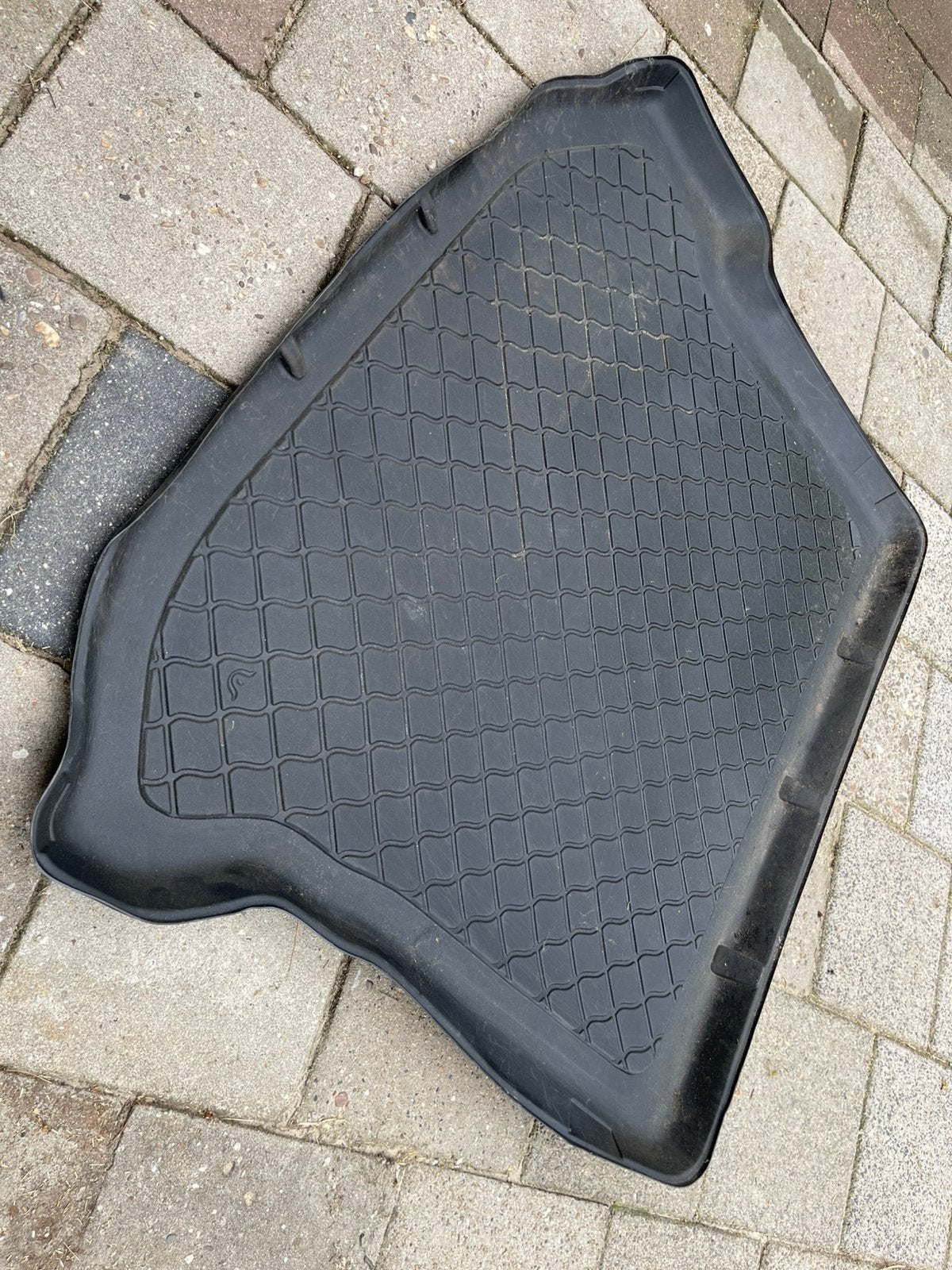 Kofferbakmat volvo v60, Ophalen, Zo goed als nieuw
