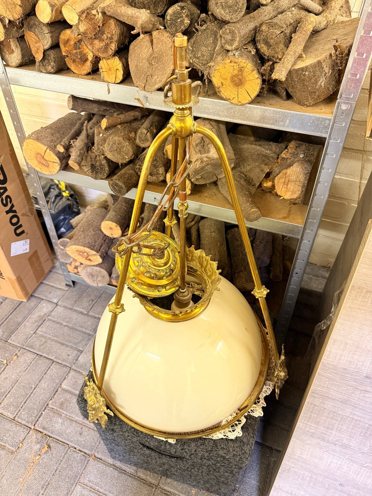 Antieke Messing Hanglamp met Melkglazen Kap, Ophalen
