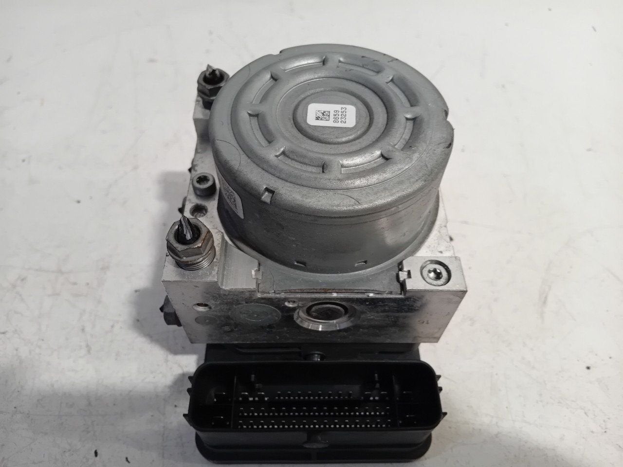 Abs pomp Volkswagen Golf, Onderdelen@venauto.nl, Van der Ven Autorecycling B.V., Gebruikt, Ettenseweg 76, 4706 PB Roosendaal, The Netherlands