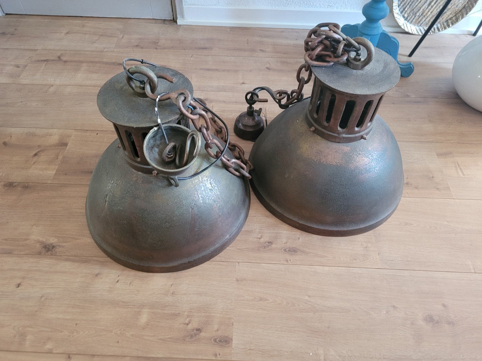 Set van 2 industriële hanglampen, Huis en Inrichting, Ophalen, Gebruikt, E27 (groot), Metaal