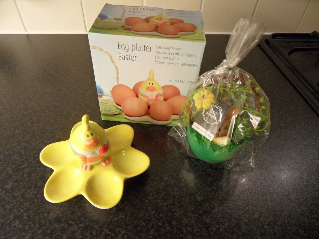 EIERSCHAAL MET EEN KIP EROP EN EEN PAASSTUKJE (GLOEDNIEUW)., Ophalen of Verzenden, Nieuw
