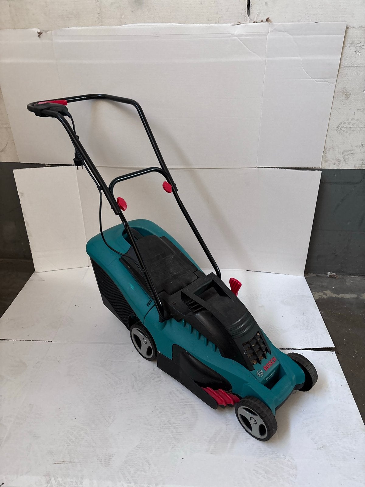 Bosch Rotak 34 Elektrische Grasmaaier - 34 cm maaibreedte, Ophalen, Gebruikt, 30 t/m 39 cm, Elektrische grasmaaier